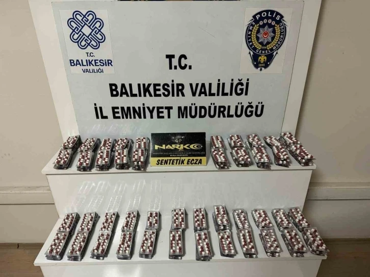 Polisin durdurduğu araç uyuşturucu deposu çıktı
