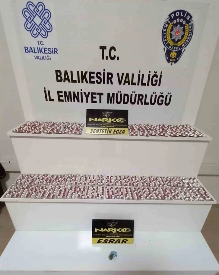 Polisin durdurduğu otomobil uyuşturucu deposu çıktı
