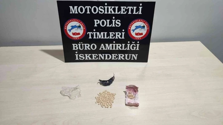 Polisin durdurduğu şahsın üzerinden uyuşturucu hap çıktı
