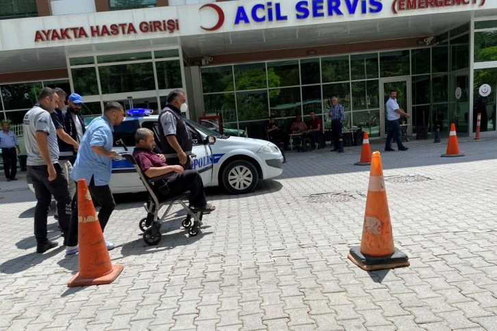 Polisler kalp krizi geçiren şahsı ekip otosuyla hastaneye yetiştirdi