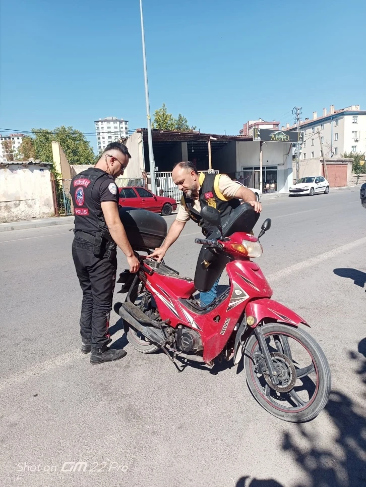 Polisten ’kuş’ grubu araçlara ve motosikletlere denetim
