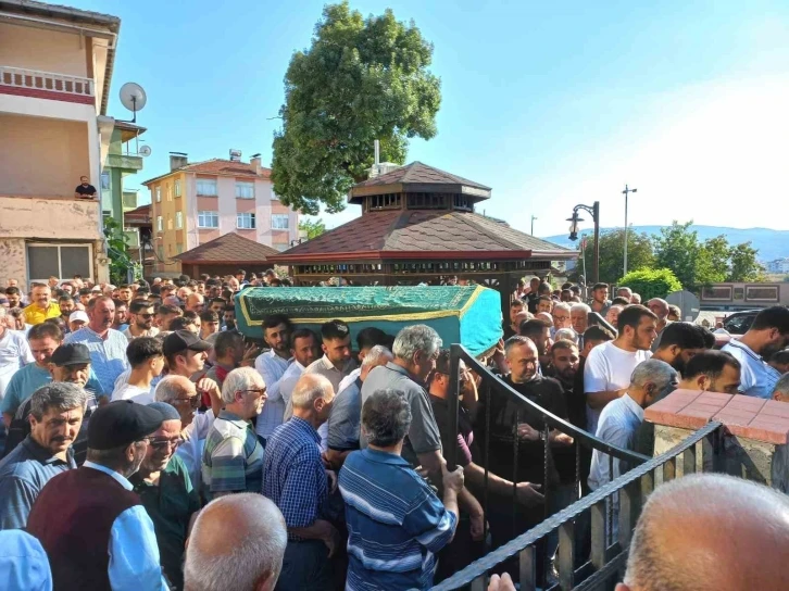 Pompalı tüfekle vurulan genç toprağa verildi
