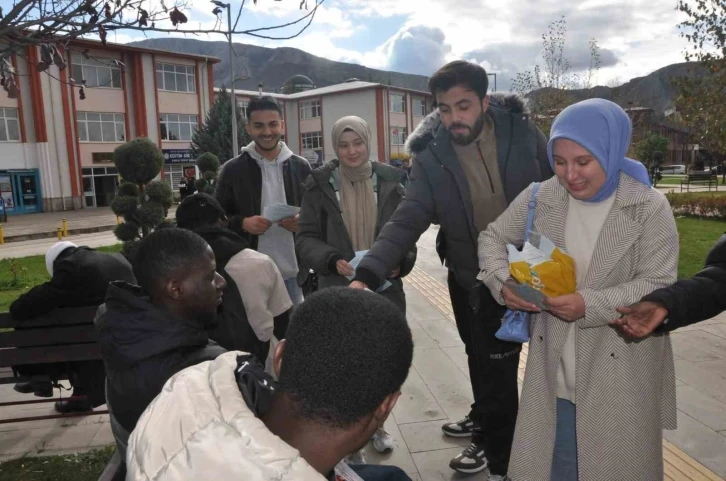 Prof. Dr. Sönmez, "Gazze’deki birçok çocuk yaşama hakkına dahi kavuşamıyor" dedi.
