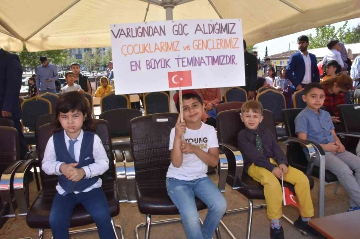 Protokolü çocuklar ele geçirdi
