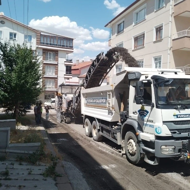 Pursaklar Belediyesi yolları yeniliyor
