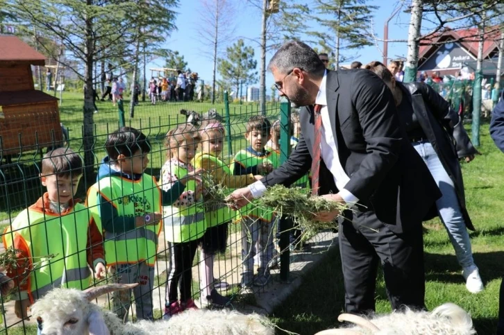 Pursaklar’da 4 Ekim Dünya Hayvanları Koruma Günü dolayısıyla etkinlik düzenlendi
