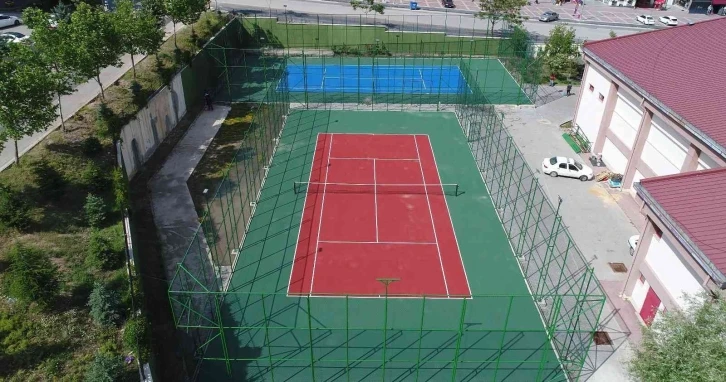 Pursaklar tenis için hazır
