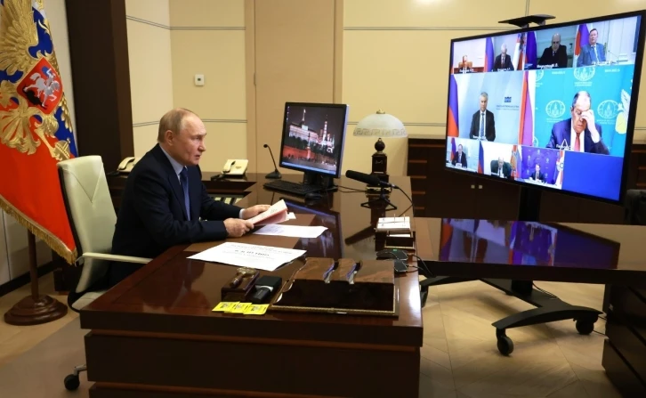 Putin: "Orta ve kısa menzilli füzelerin üretimine başlamalıyız"
