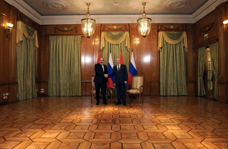 Putin ve Paşinyan Soçi’de bir araya geldi
