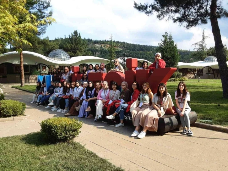 "Anadolu’yuz Biz" projesi ile Tekirdağ’dan gelen kız öğrenciler Bilecik’i gezdi
