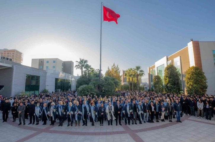 "Atatürk kendi rızasıyla kendi gücünü azaltan bir lider, bu tarihte az karşımıza çıkıyor"
