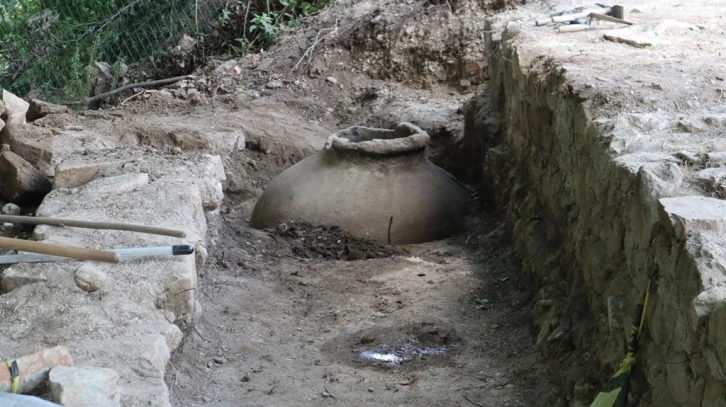 "Bazı Karadeniz’in Efesi’nde" pithos bulundu
