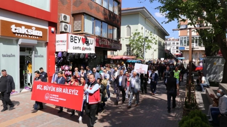 "Biz Büyük Bir Aileyiz” sloganıyla farkındalık yürüyüşü
