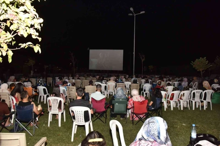 "Düğün Dernek 2" filmini Kartepeliler çok sevdi
