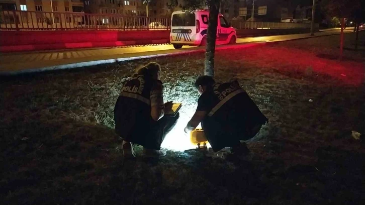 "Dur" ihtarına uymadılar, yanlarındaki tabancayı atıp kaçmaya çalıştılar
