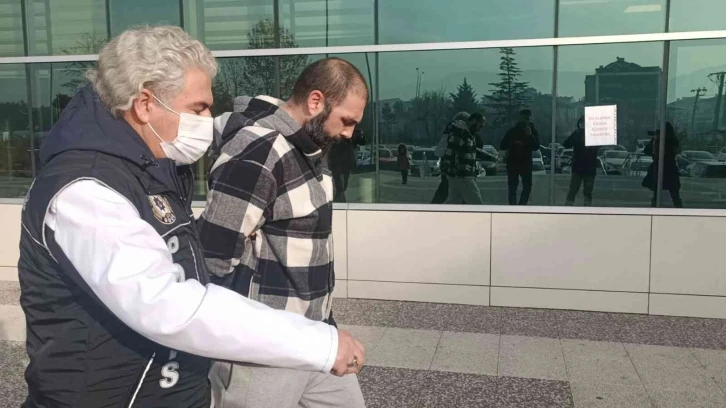 "Dur" ihtarına uymayıp polisi peşine taktı, uyuşturucuyla yakalandı
