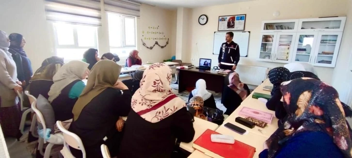 &quot;En iyi narkotik polisi anne&quot; projesi tanıtıldı
