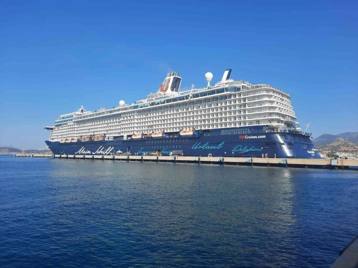 &quot;Mein Schiff 5&quot; 2 bin 509 yolcusuyla Bodrum’da
