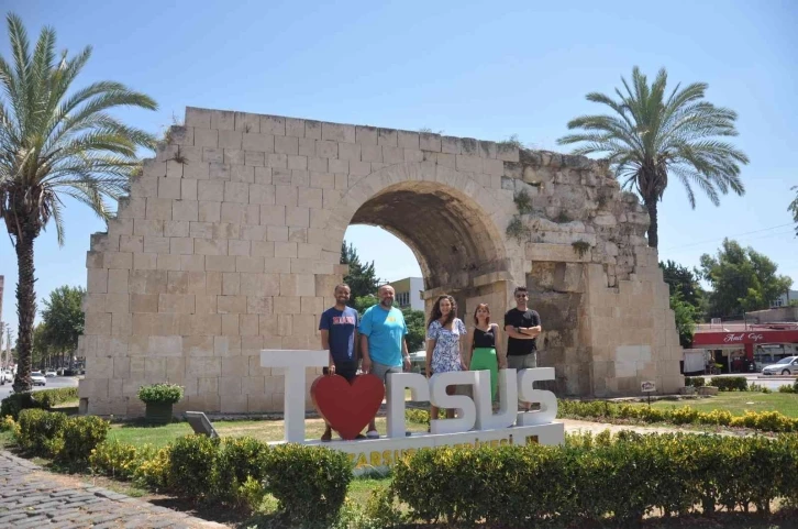 &quot;Tarsus’a Bir de Böyle Bak&quot; projesiyle fenomenler Tarsus’u gezdi
