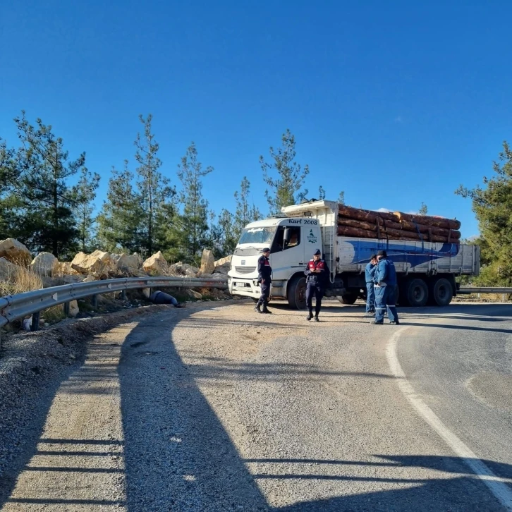 Rahatsızlanıp aracından indiği sırada kafasını çarpıp öldü
