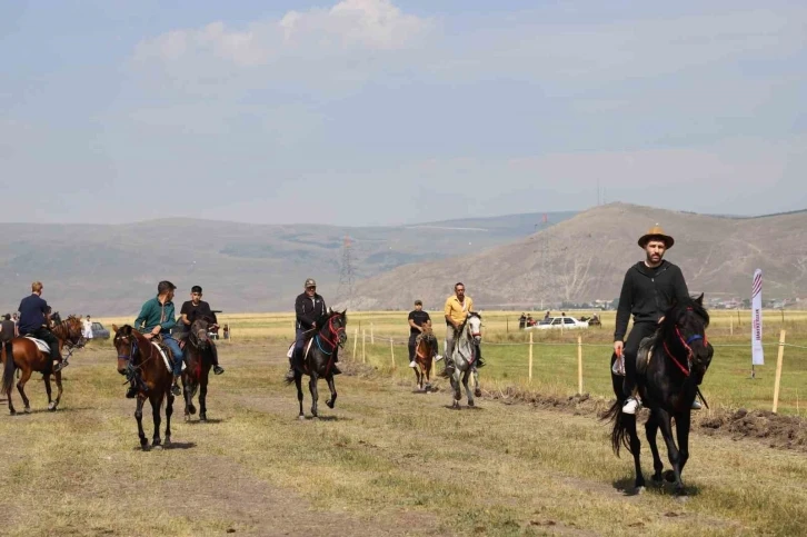 Rahvan At Yarışı final koşuları, sağanak ve dolu sebebiyle ertelendi
