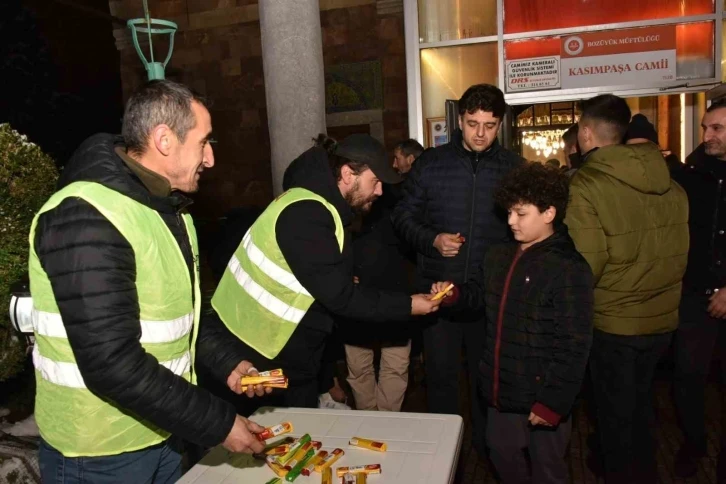 Regaip Kandili’nde şekerler Bozüyük Belediyesi’nden
