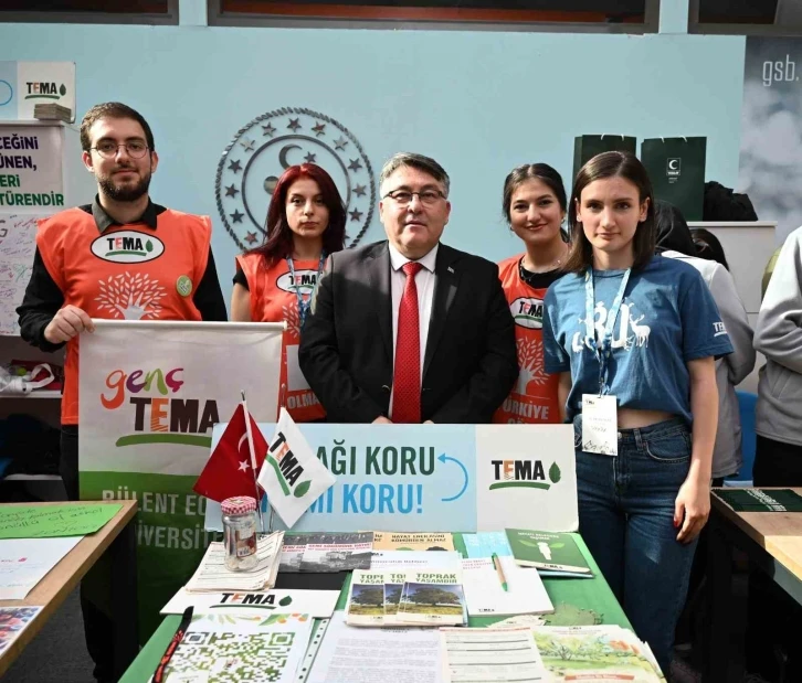 Rektör Özölçer, Öğrenci Toplukları Tanıtım Günleri’ne katıldı
