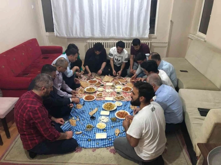 Rektör Prof. Dr. Göktaş, öğrenci evinde sahur yaptı
