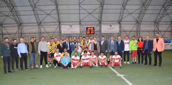 Rektörlük futbol takımı şampiyon oldu
