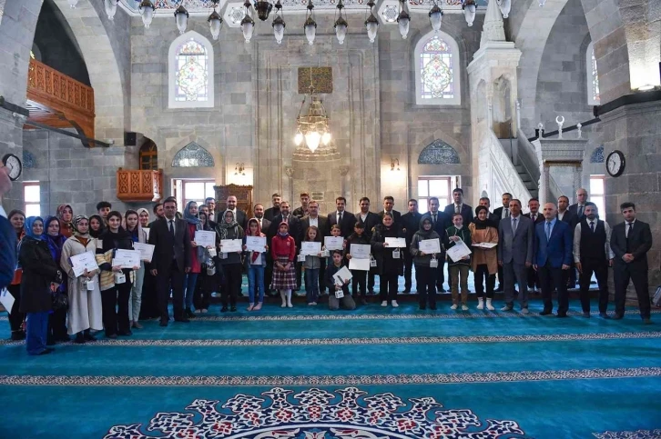 Resim, şiir ve kompozisyon yarışmalarının kazananları ödüllerini aldı
