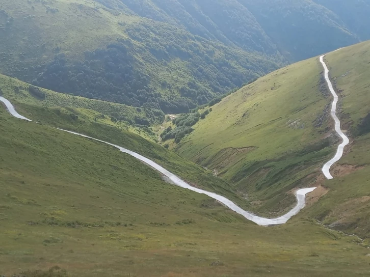 Rize’de 22 kilometrelik yayla yolu için vatandaşlar seferber oldu
