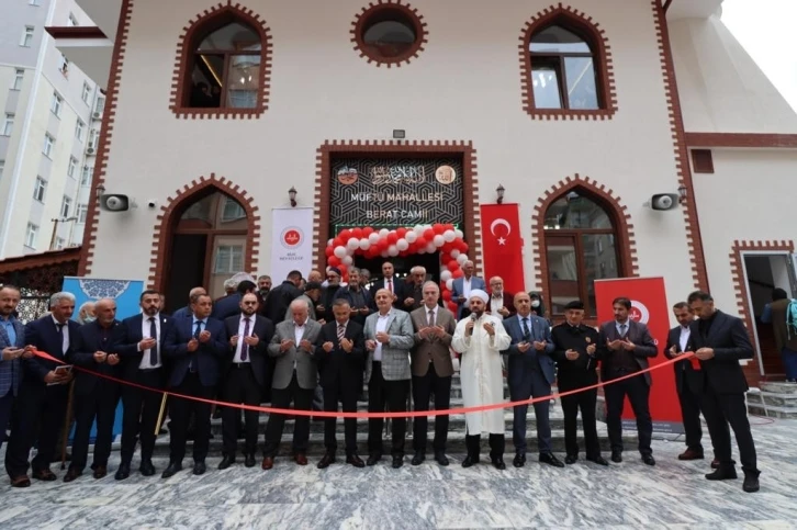 Rize’de yapılan Berat Camii dualar eşliğinde açıldı
