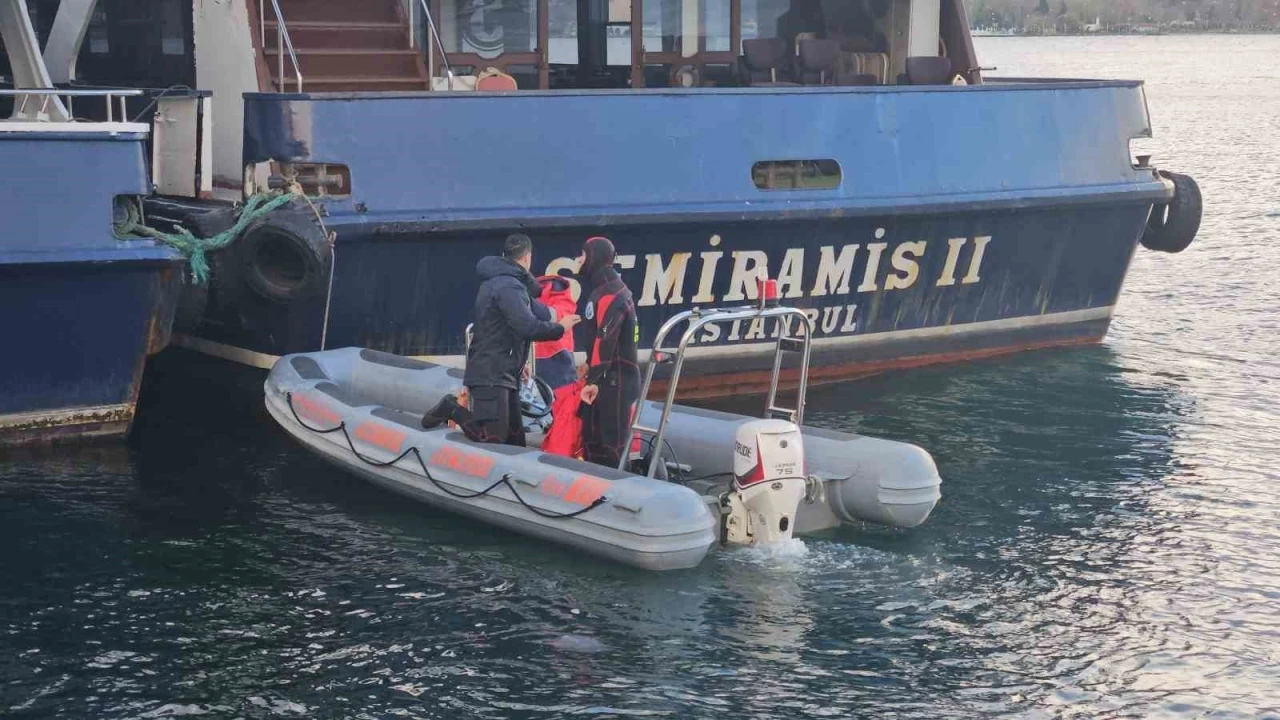 Rumeli Hisarı’nda balık tutan 2 arkadaş denize düşüp kayboldu
