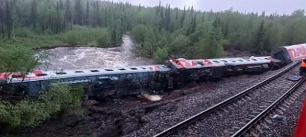 Rusya’da raydan çıkan yolcu treninde 3 kişi öldü
