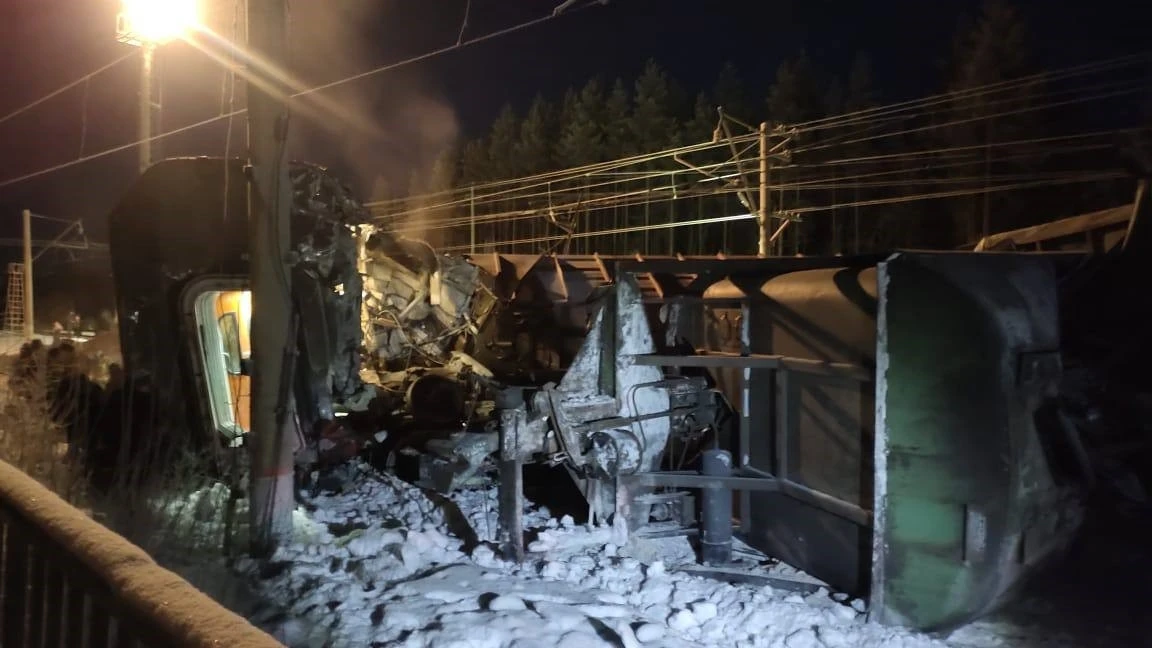 Rusya’da yolcu treni ile yük treni kafa kafaya çarpıştı: 14 yaralı
