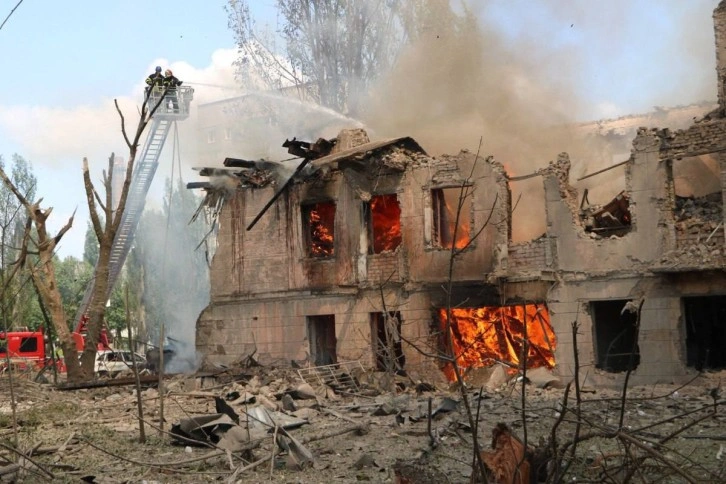 Rusya, Ukrayna’da kliniği vurdu: 1 ölü, 15 yaralı