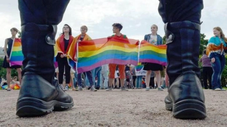 Rusya'da, LGBT propagandasına yasak kararına onay