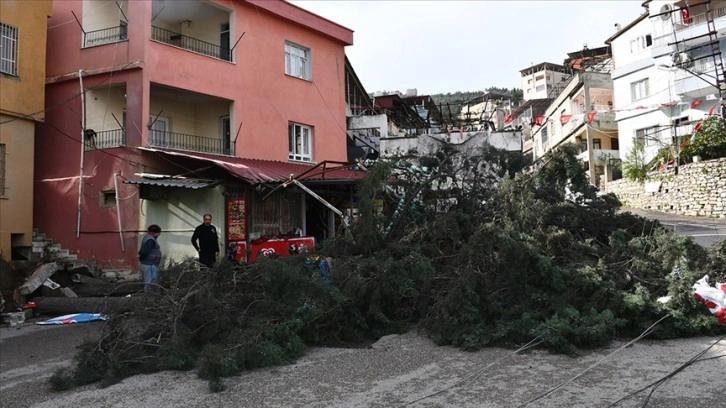 Rüzgar ve Sağanak Hatay'ı Vurdu