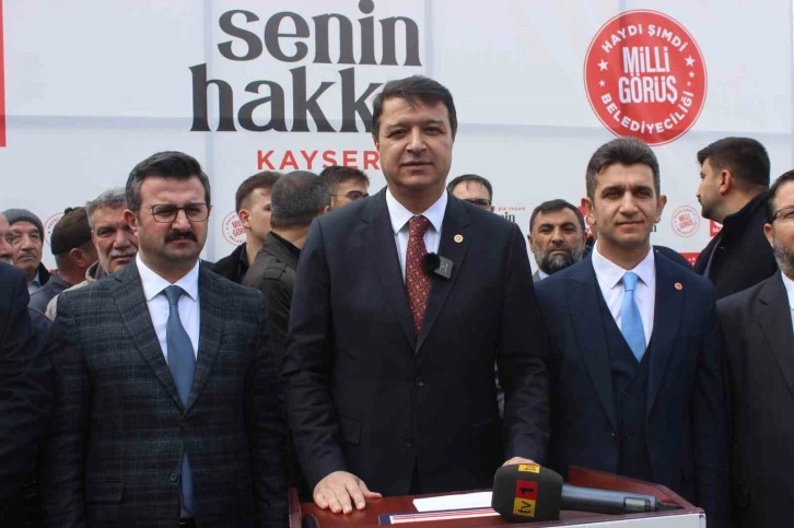 Saadet Partisi Yeşil Kayseri Projesiyle Fidan Dağıttı