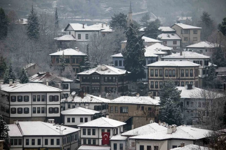 Safranbolu beyaz gelinliğini giydi
