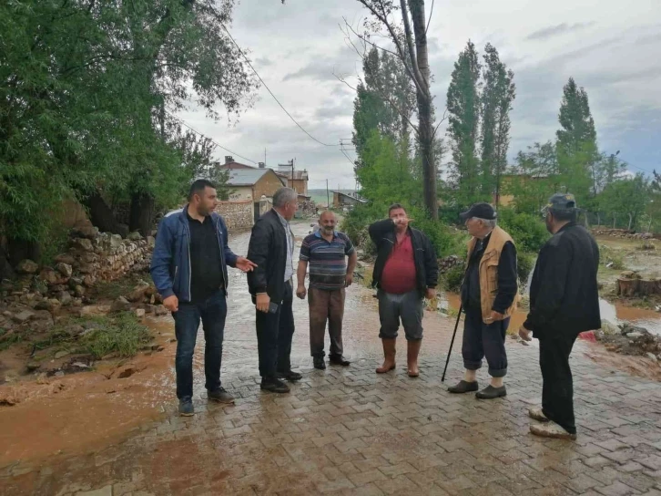 Sağanak yağış tarım arazilerini vurdu
