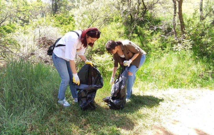 Sağlık çalışanları, Çamlık Milli Parkı’nda çevre temizliği yaptı
