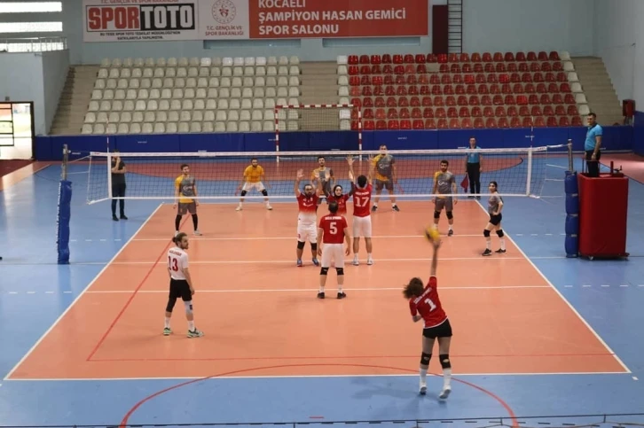 Sağlıkçılar voleybol turnuvasında hünerlerini sergiledi
