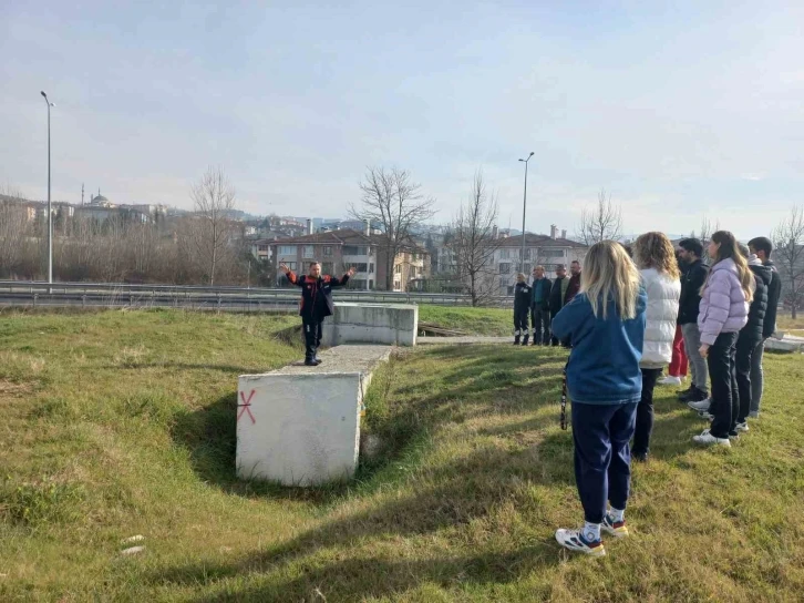 Sağlıkçılara arama kurtarma eğitimi
