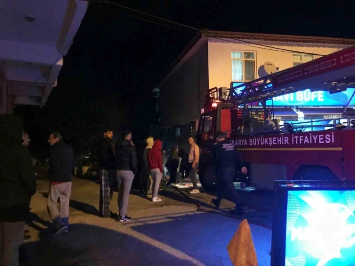 Sakarya’da korkutan yangın: Odunluk alev topuna döndü, mahalleli sokağa döküldü
