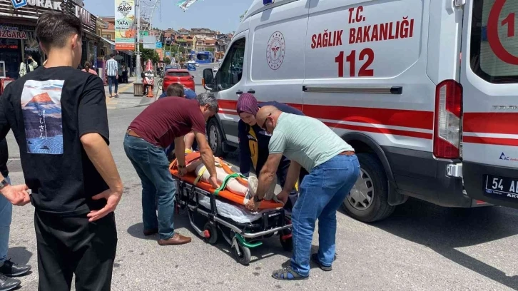 Sakarya’da otomobil ile motosiklet çarpıştı: 2 yaralı
