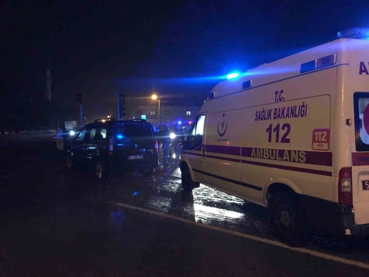 Sakarya’da tır ile hafif ticari araç çarpıştı: 2 yaralı
