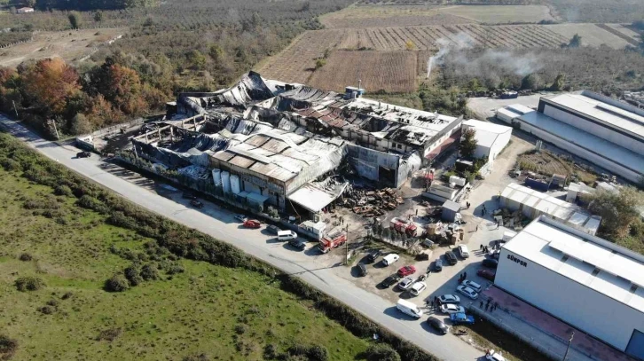 Sakarya’daki fabrika yangınında oluşan tahribat gözler önüne serildi
