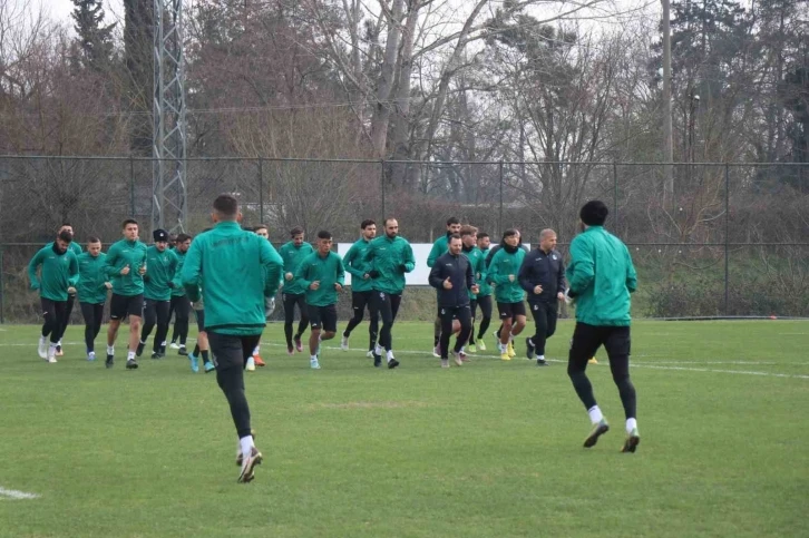 Sakaryaspor, Ankara Keçiörengücü mesaisinde
