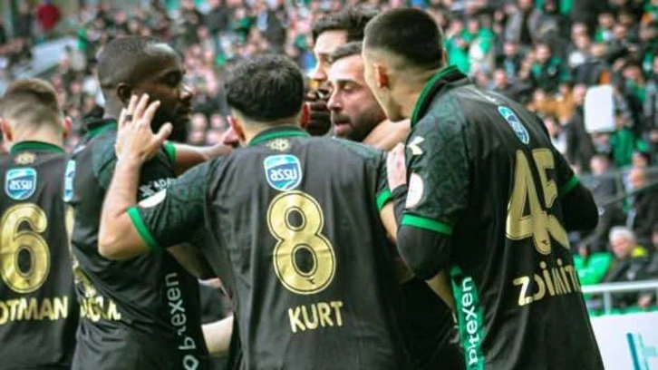 Sakaryaspor evinde Çorumspor'u devirdi